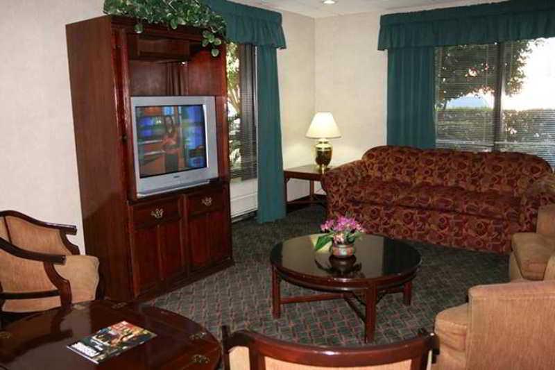Hampton By Hilton Galerias Obispado Hotel