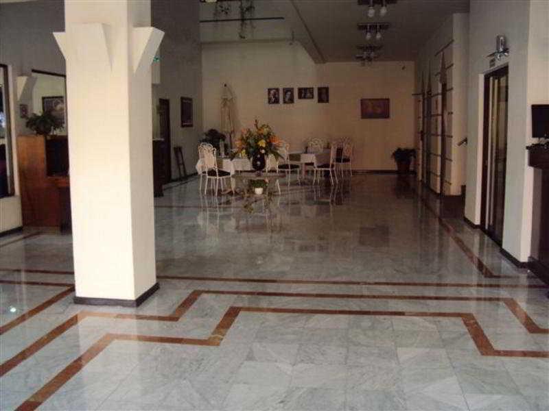 Trueba Hotel