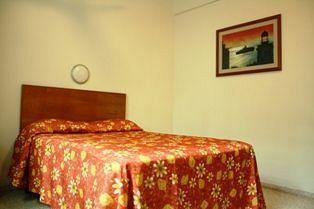 Delfines - A 2 Calles Del Acuario Hotel