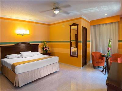 Plaza Colonial Hotel