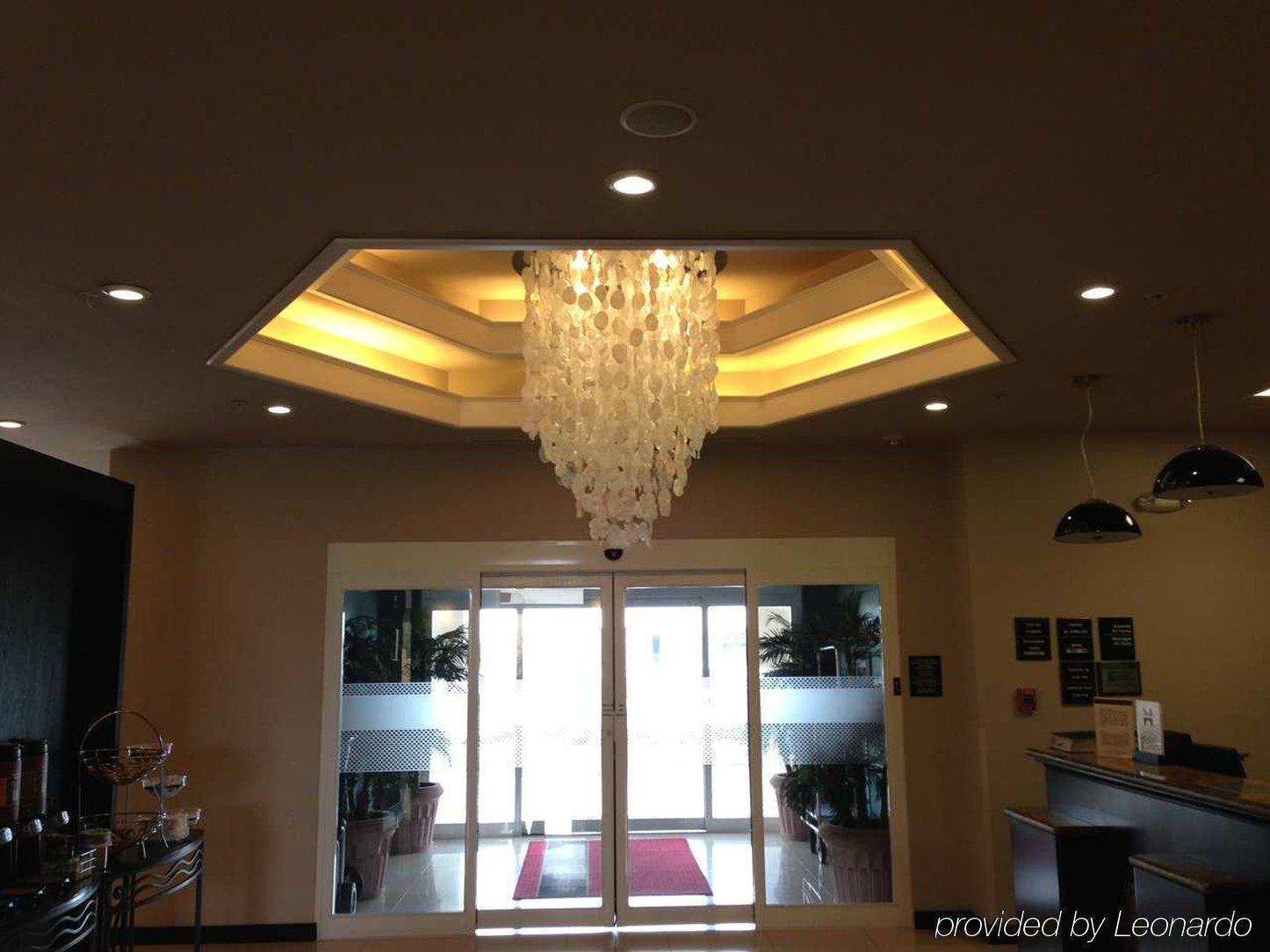 Hampton Airport 3*