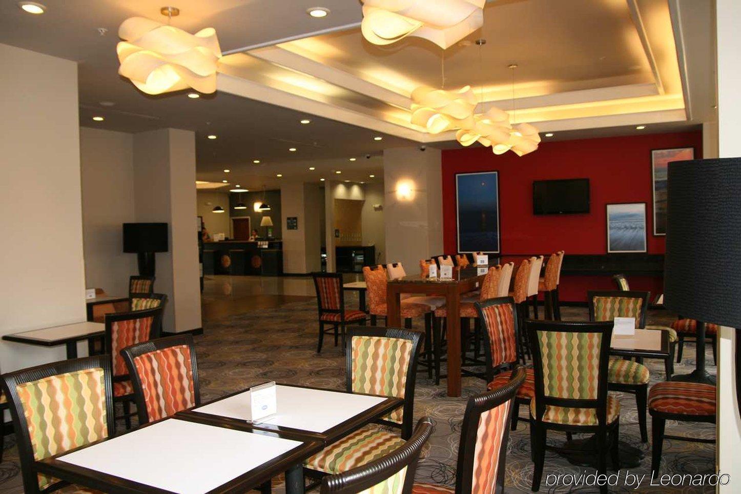 Hampton Airport 3*