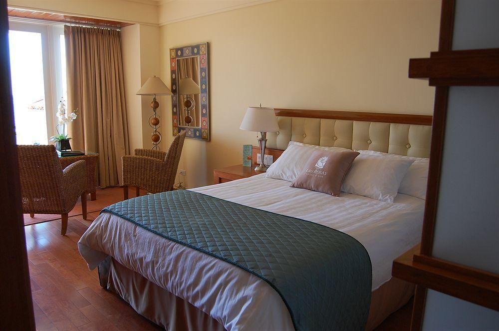 Rosas & Hotel