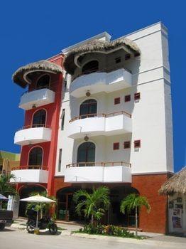 Y Los Encantos Hotel