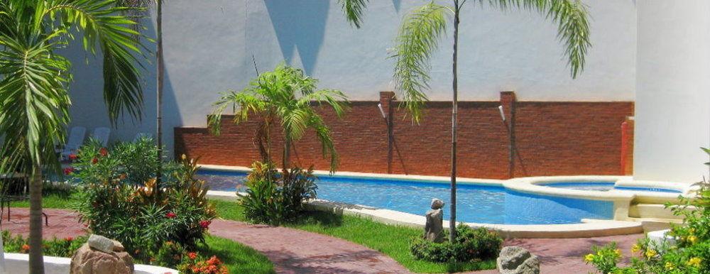 Y Los Encantos Hotel