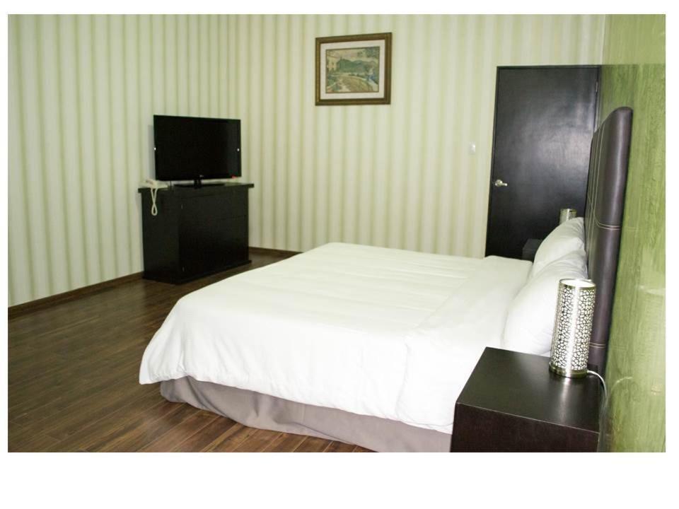 Dona Juana Cecilia Plaza Jalisco Hotel