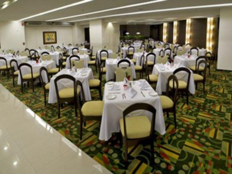 Courtyard By Marriott Revolucion Hotel