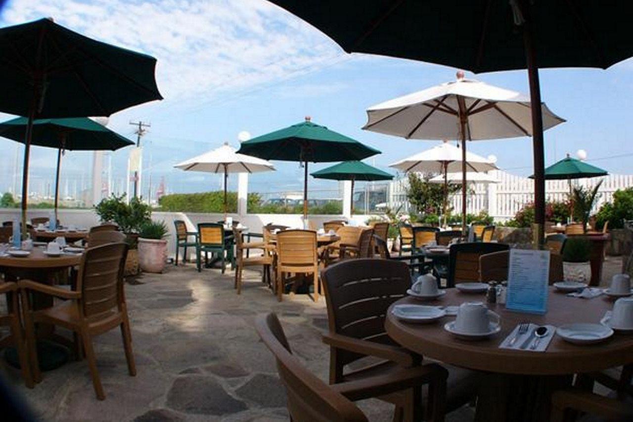 & Hostel Ensenada