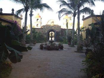 Hotel Hacienda Cerritos