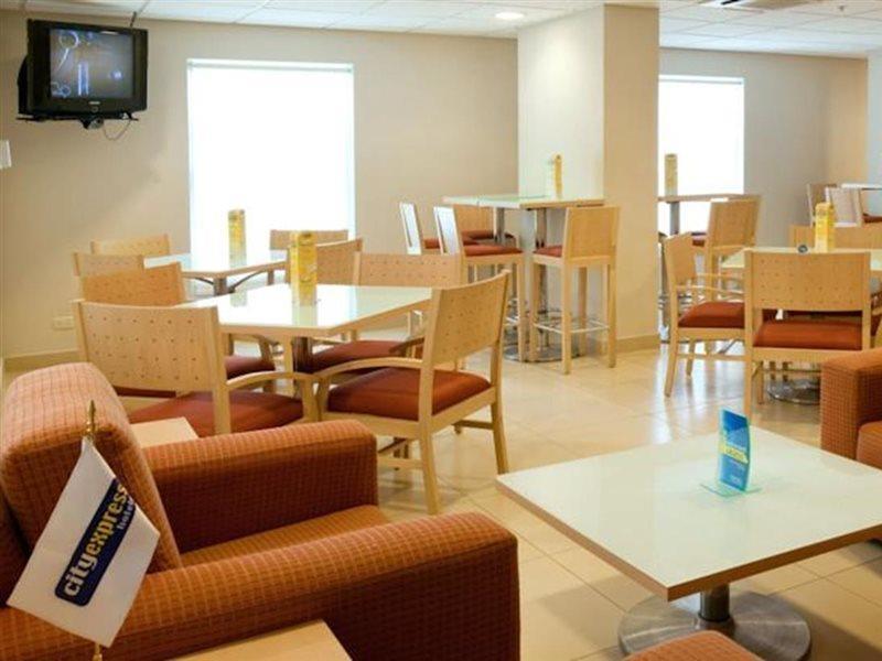Hotel Express By Marriott Mochis