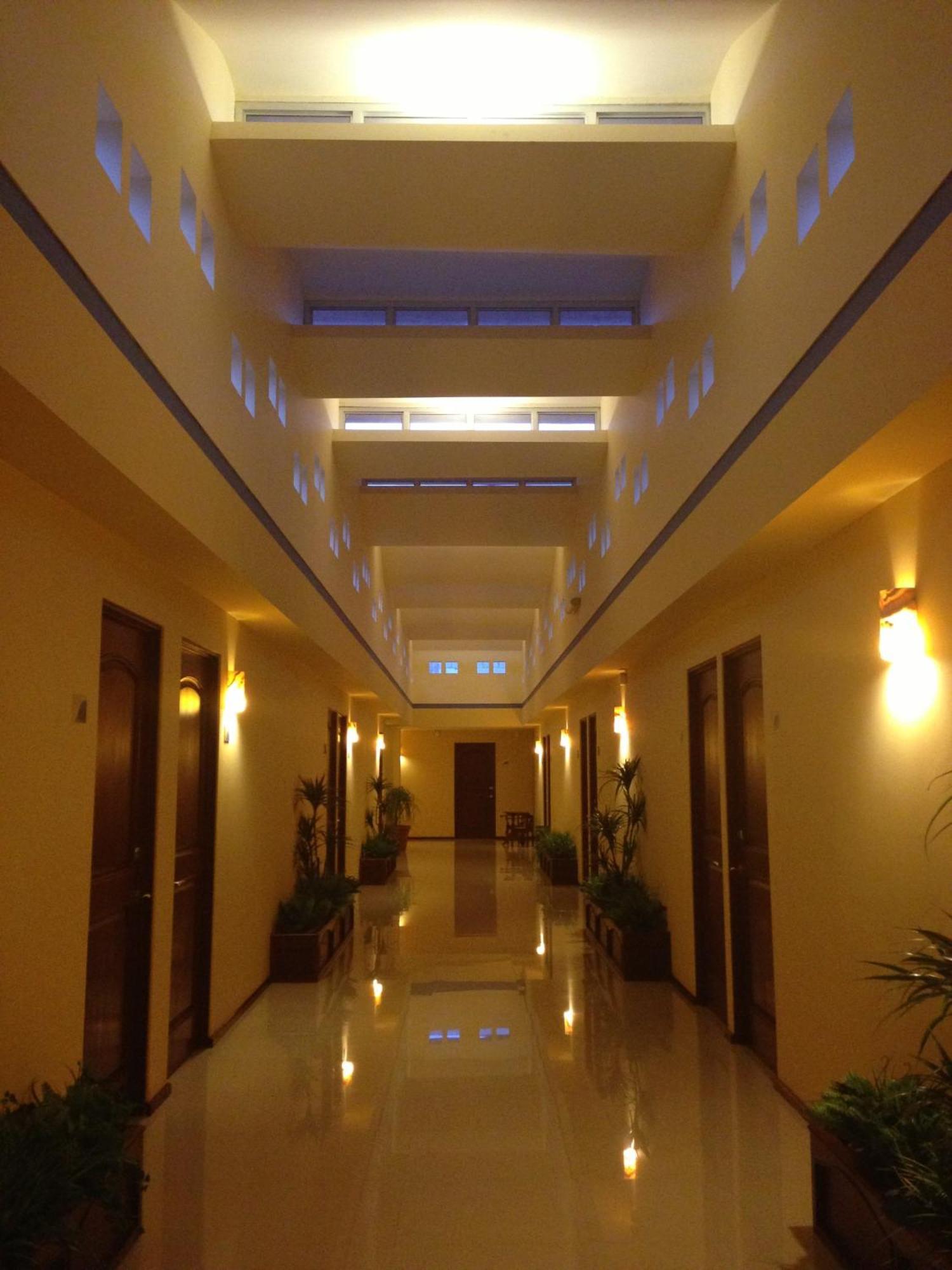 Cr Hotel