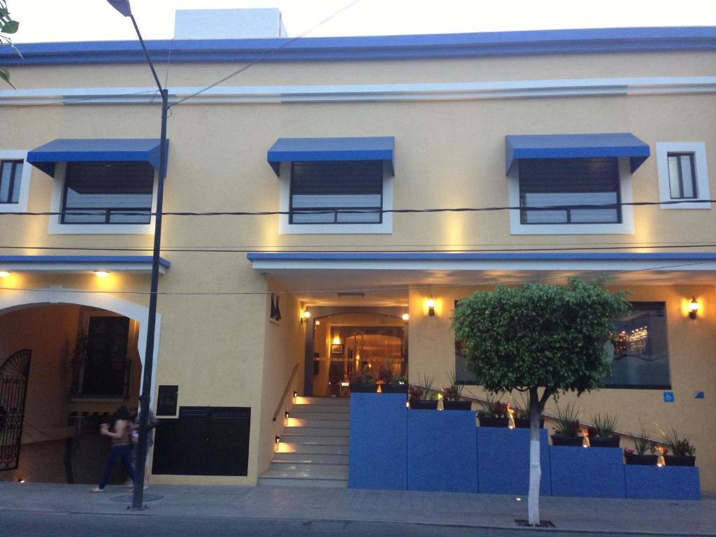 Cr Hotel