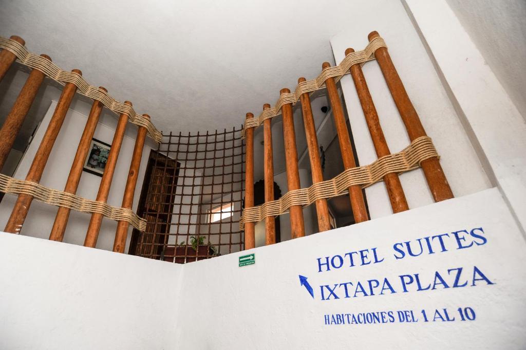 Ixtapa Plaza Hotel 3*
