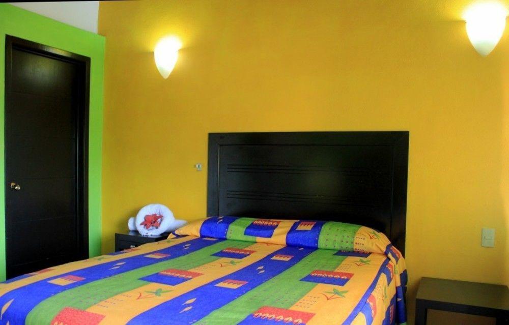 Hotel La Iguana Vallarta Lgbt Adults Only - Romantic Zone - Party Clubbing Street Puerto Vallarta