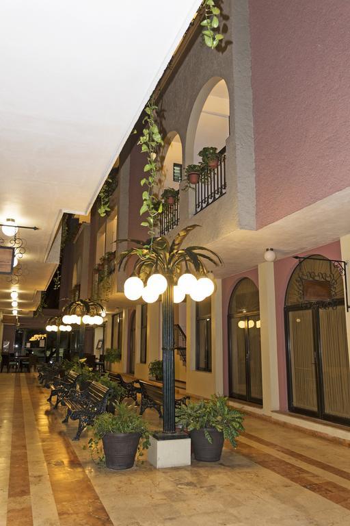 Del Paseo 4*