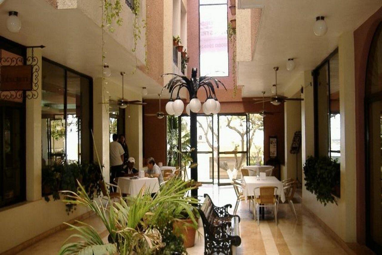 Del Paseo Hotel