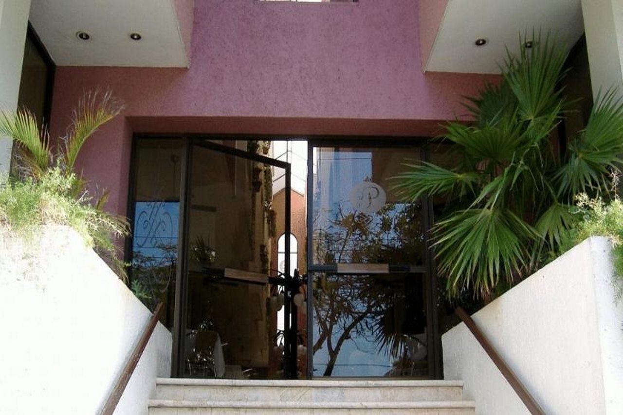 Del Paseo Hotel