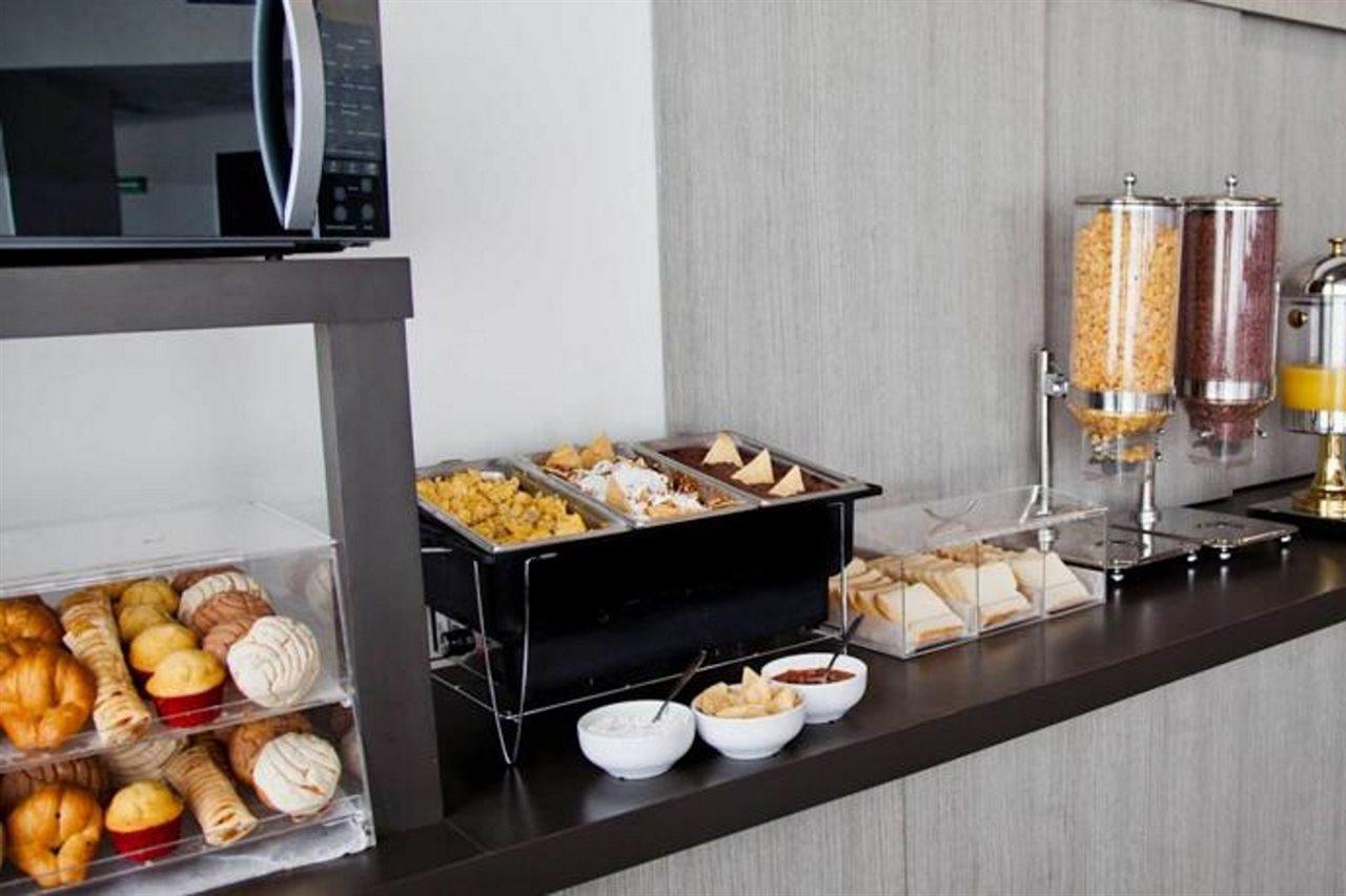 Express Junior By Marriott Aeropuerto Hotel