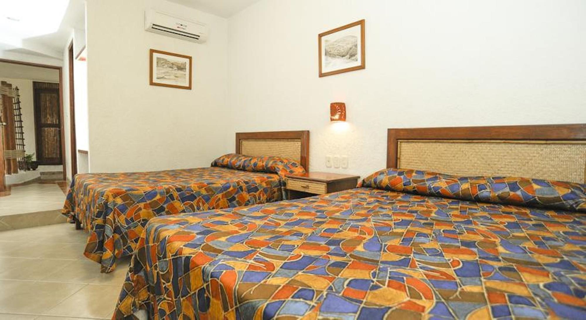 Ixtapa Plaza Hotel 3*