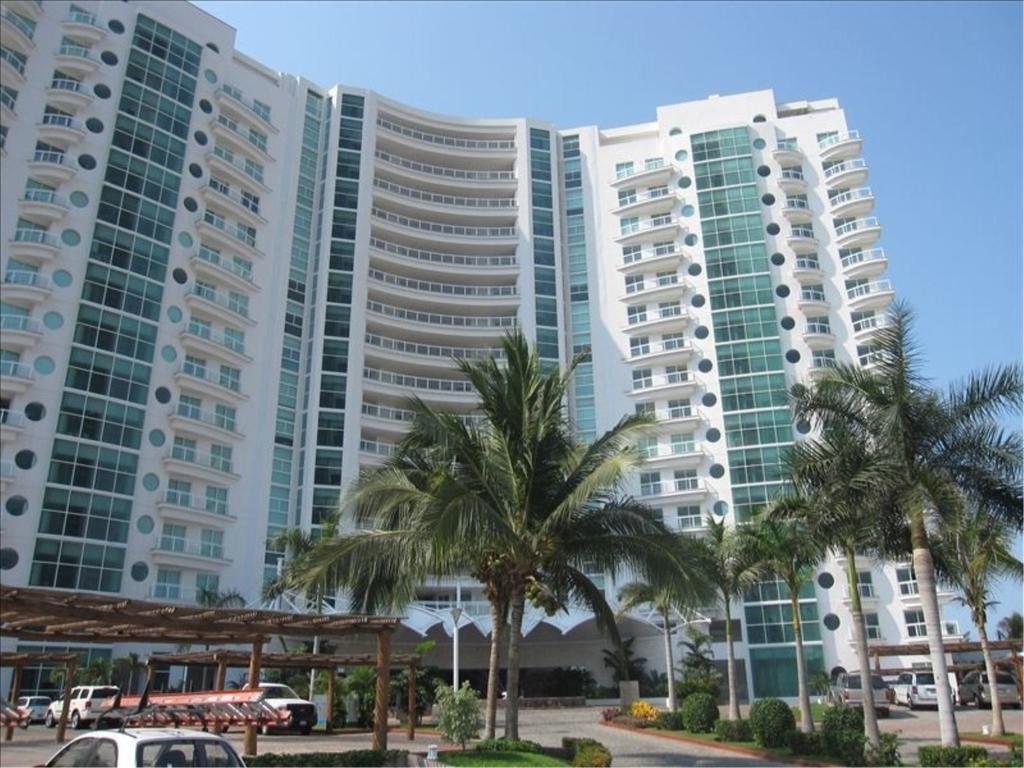 Bay View Grand Marina 1004s *