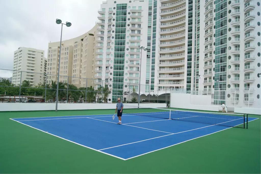 Bay View Grand Marina 1004s