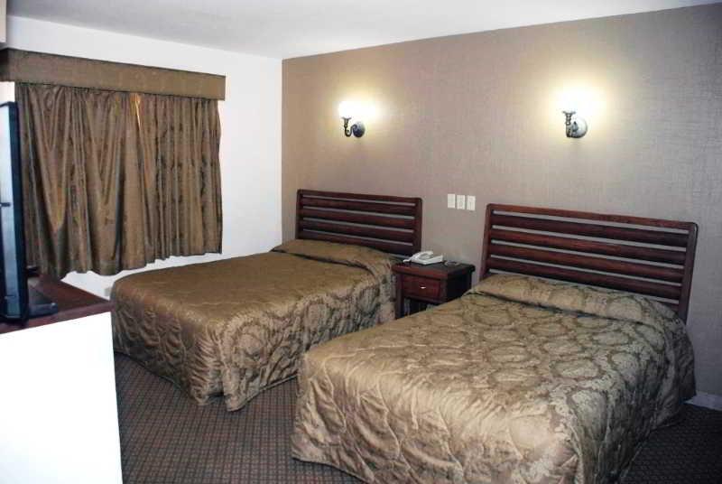 El Paseo Hotel 4*