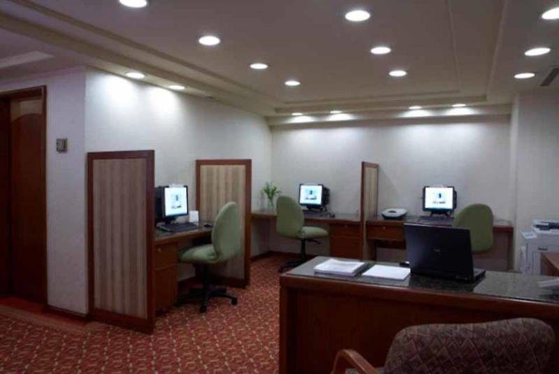 Hotel Courtyard By Marriott Revolucion 4*