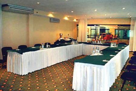Courtyard Airport Hotel