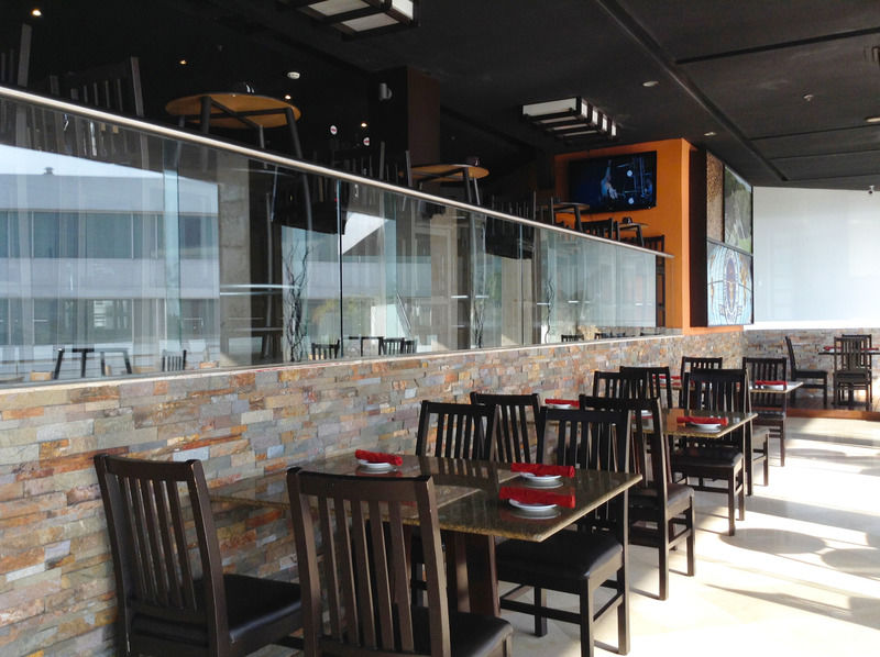 - Aeropuerto By Ihg Hotel