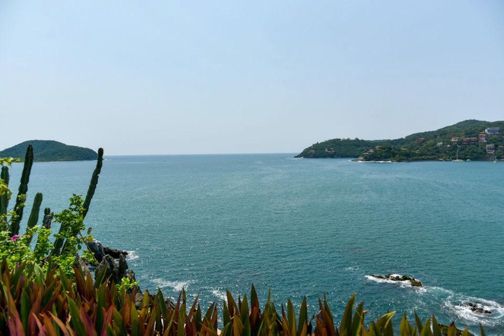 De La Roca Zihuatanejo