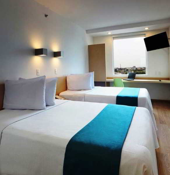 One 3* Monclova