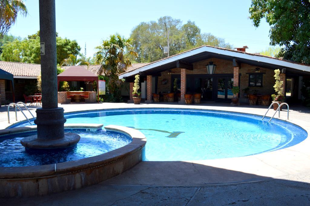 El Rancho 3*