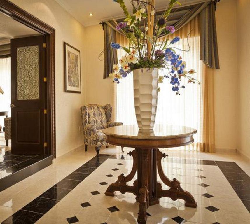 Plaza Colonial Hotel 4*