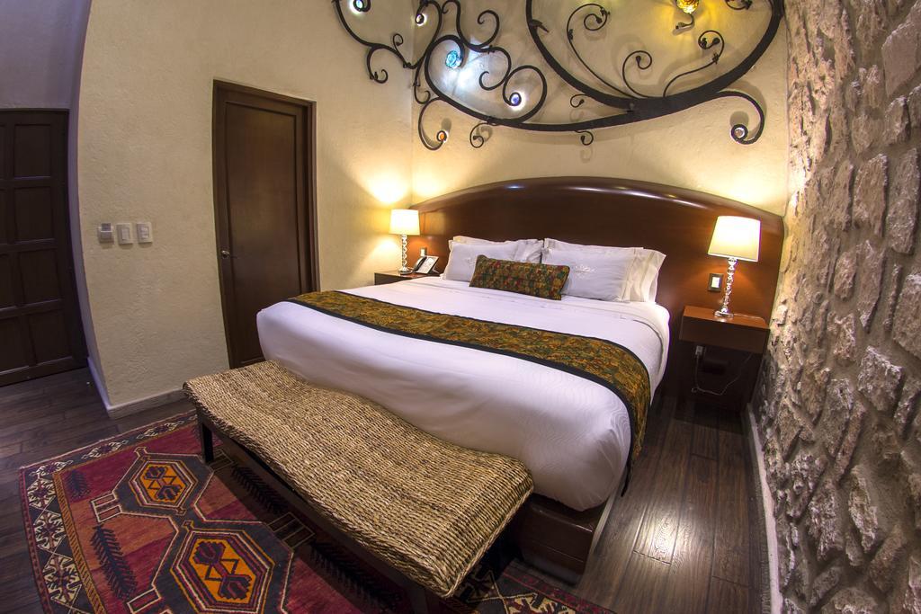 De La Soledad Hotel