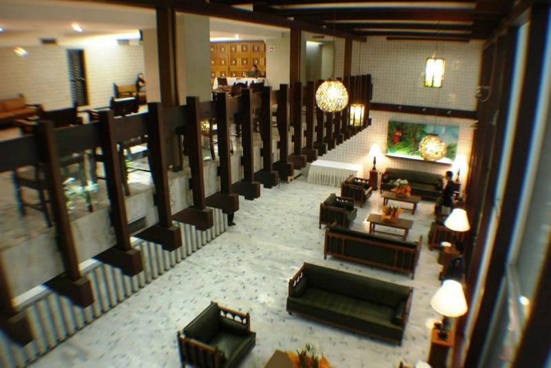 Colonial De 3*