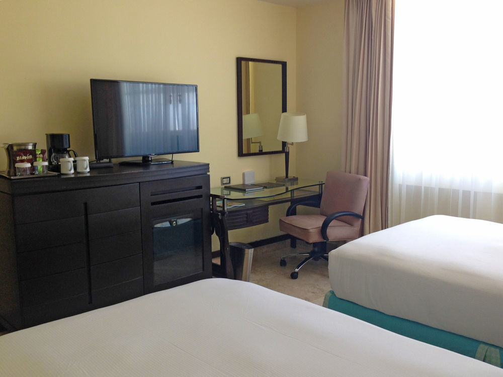 Hotel - Aeropuerto By Ihg 4*