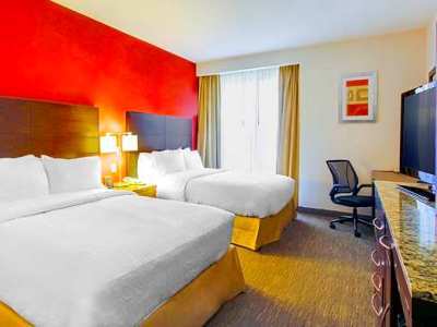 Hilton Garden Hotel 3*