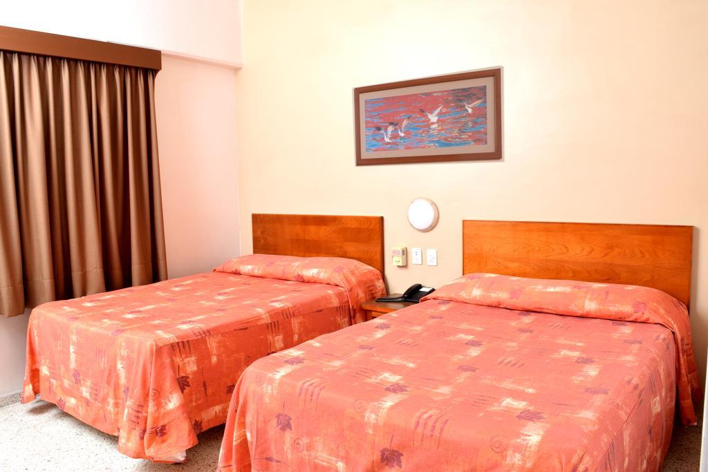 Hotel Delfines - A 2 Calles Del Acuario Veracruz