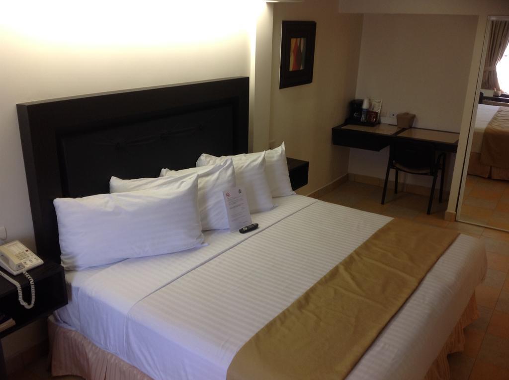 Hotel Western Plaza