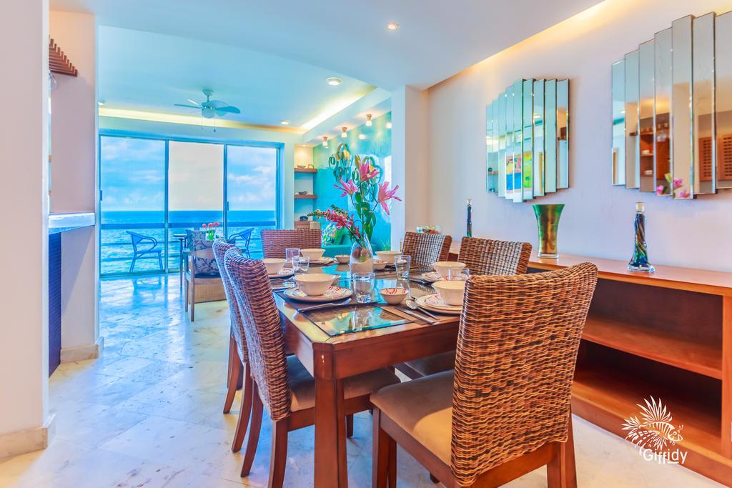 Deep Blue Apartment *