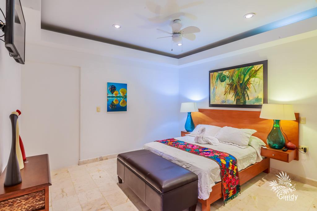 Deep Blue Apartment *