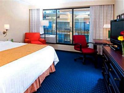 Courtyard Airport 4* Toluca