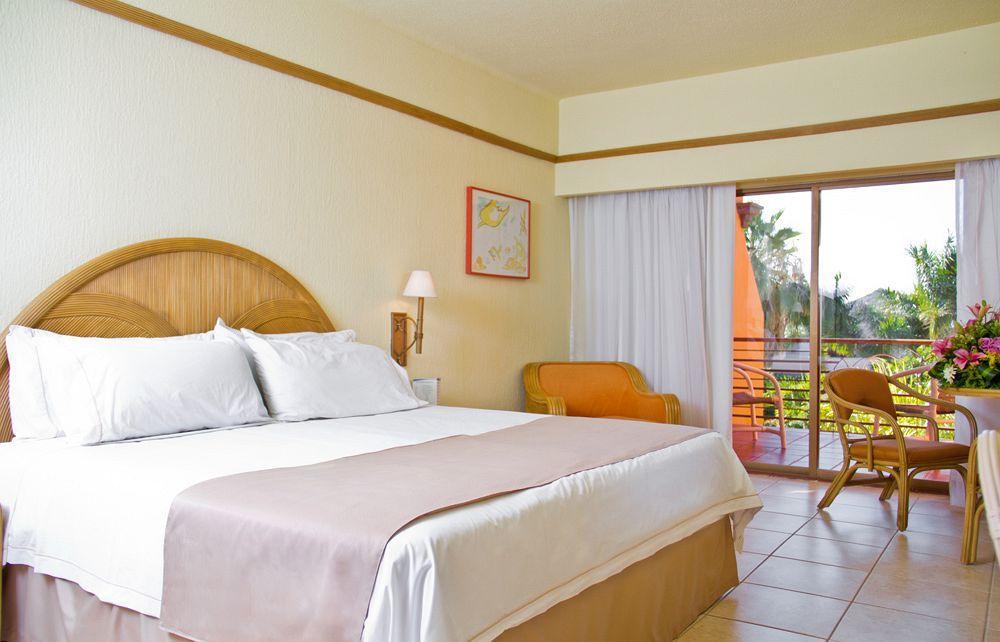 San Carlos Plaza & Hotel