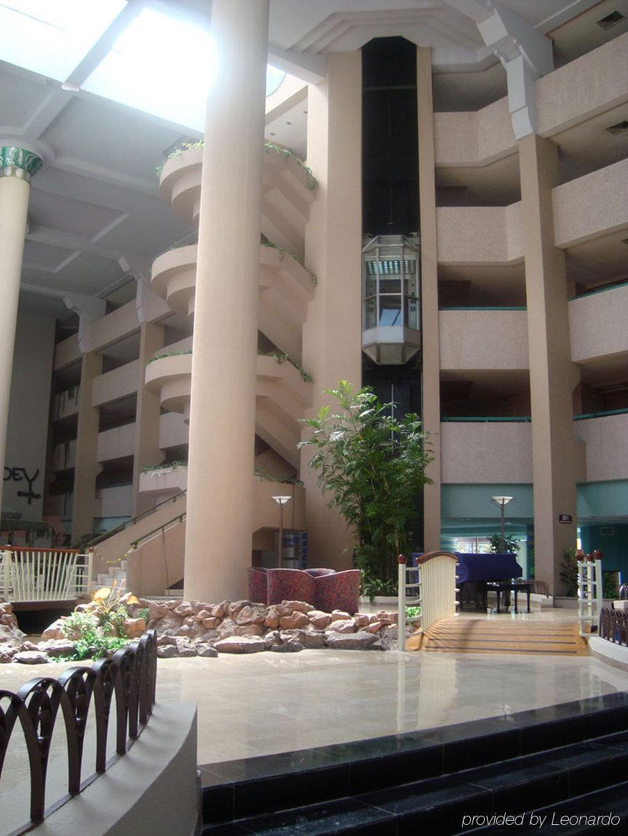 San Carlos Plaza &