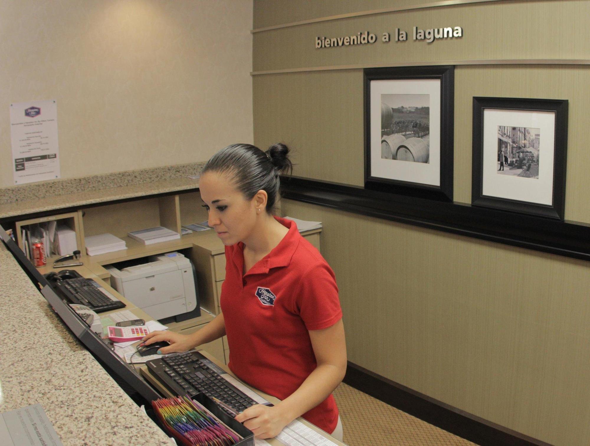 Hampton Airport-galerias