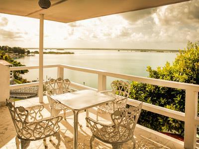 Laguna Hotel 3*