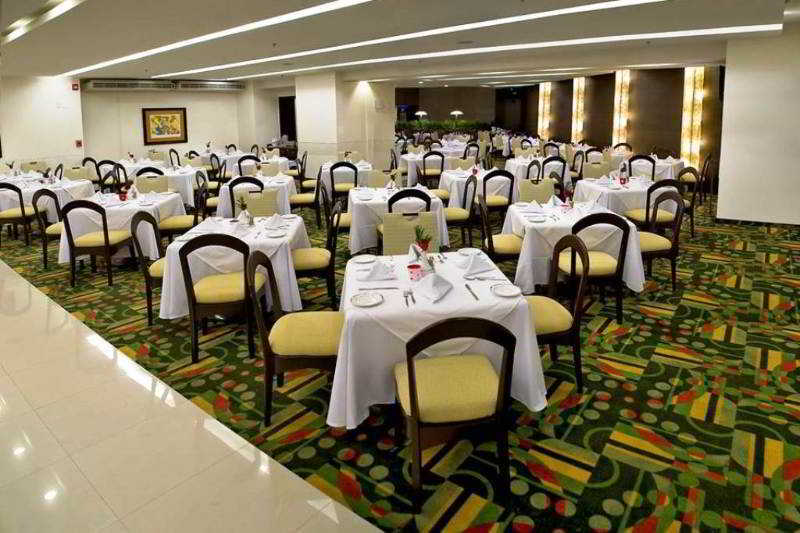 Courtyard By Marriott Revolucion Hotel 4*