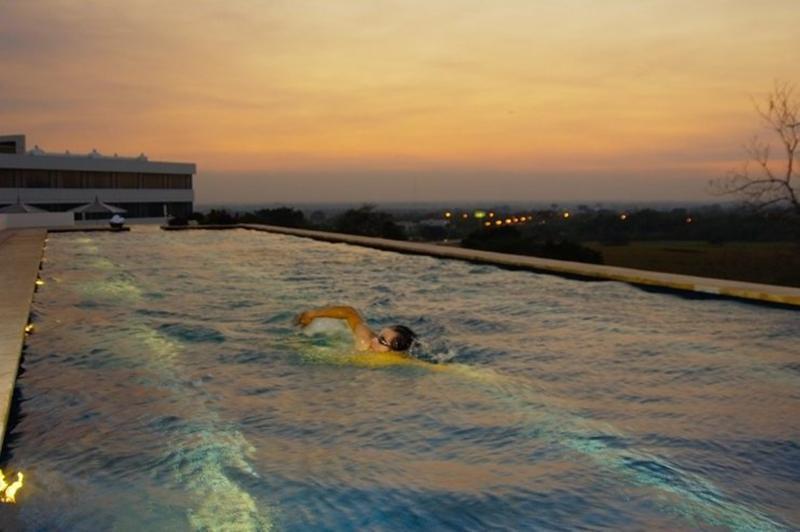 Hotel - Aeropuerto By Ihg 4*
