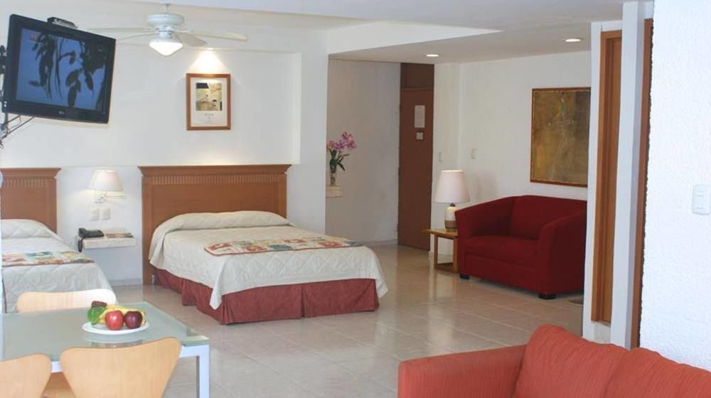 Y Nader Cancun