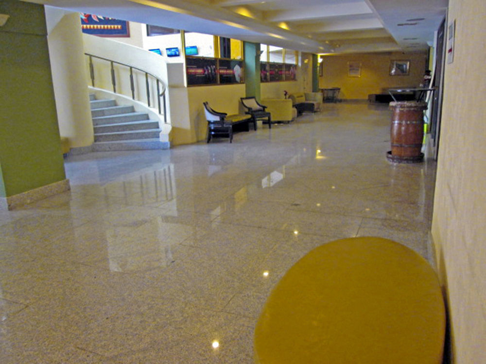 Corona Plaza Hotel 3*